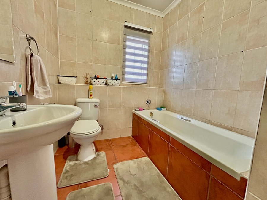 To Let 3 Bedroom Property for Rent in Waterval East North West